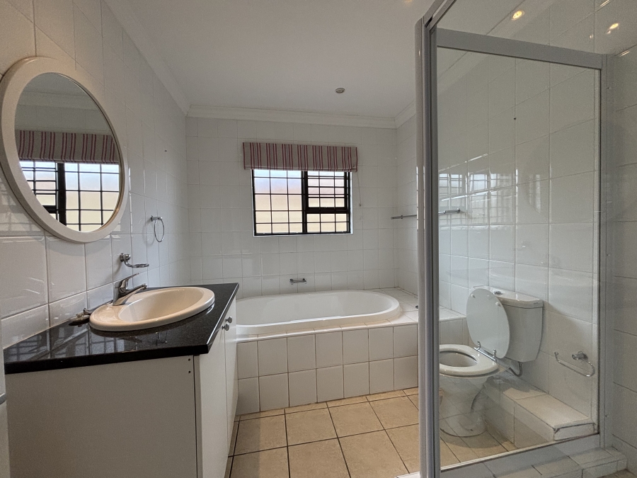 To Let 4 Bedroom Property for Rent in Summerstrand Eastern Cape